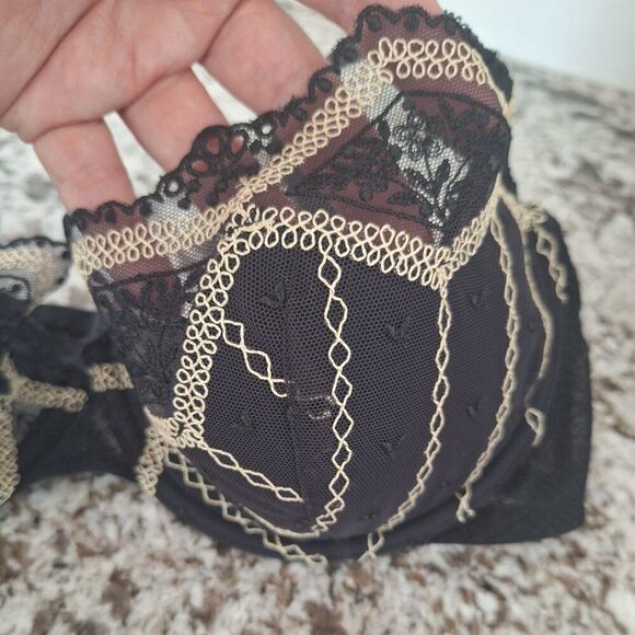 Victorias Secret Angels Black  lace  bra  size 36C - Picture 2 of 7